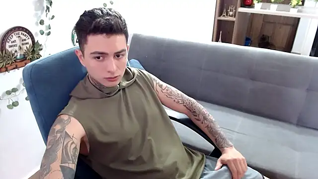 Snapshot of santii_ss chatting on March 31, 3:01 pm santii ss online show from March 31, 3:01 pm