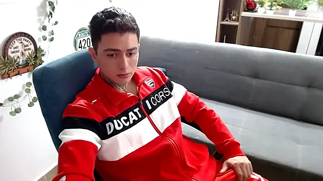 Snapshot of santii_ss chatting on April 3, 2:09 am santii ss online show from April 3, 2:09 am