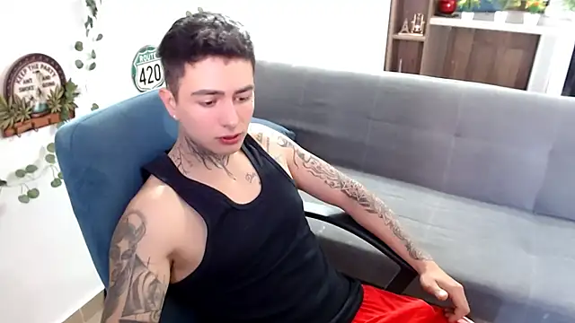 Snapshot of santii_ss chatting on April 3, 4:49 pm santii ss online show from April 3, 4:49 pm