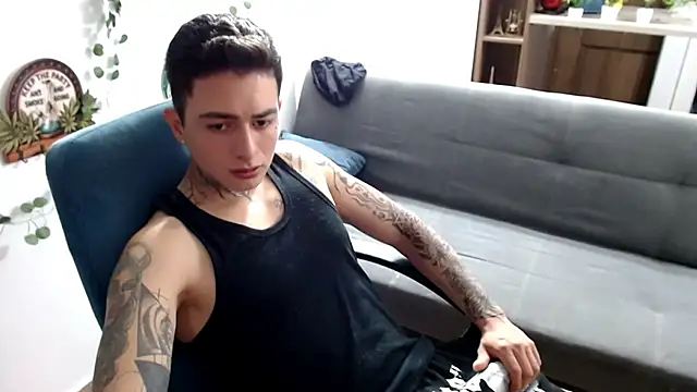 Snapshot of santii_ss chatting on April 5, 2:42 am santii ss online show from April 5, 2:42 am