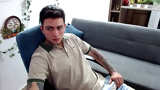 Snapshot of santii_ss chatting on April 6, 4:52 pm santii ss online show from April 6, 4:52 pm