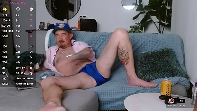 Snapshot of alloallo420 chatting on October 3, 8:55 am alloallo420 online show from October 3, 8:55 am