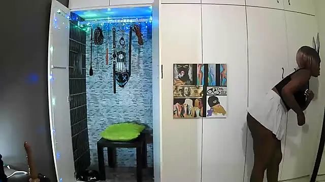 Snapshot of BaDSubMiss chatting on September 29, 4:28 am BaDSubMiss online show from September 29, 4:28 am
