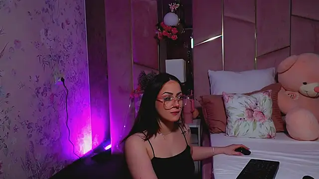 LucyLextonX online show from April 8, 2:44 am