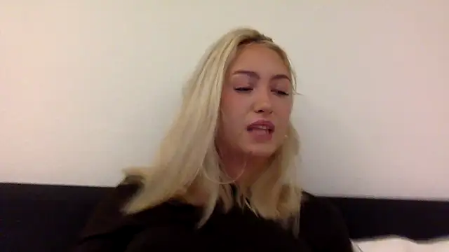 Snapshot of Kitty_Swetty chatting on September 21, 8:43 pm Kitty Swetty online show from September 21, 8:43 pm