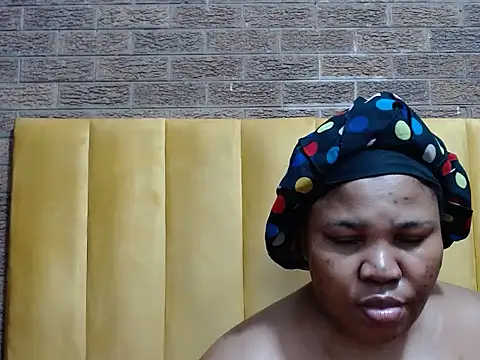 Snapshot of GiantDeal69 chatting on June 22, 1:08 pm GiantDeal69 online show from June 22, 1:08 pm