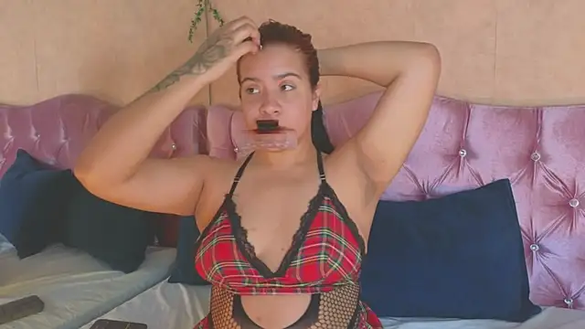 KARINAJTORRES online show from January 12, 9:20 pm