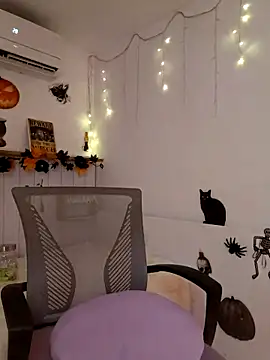 LeilaEbony online show from October 6, 2:25 pm