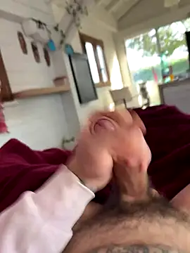 Snapshot of veriteeee_ chatting on October 28, 1:14 pm veriteeee online show from October 28, 1:14 pm