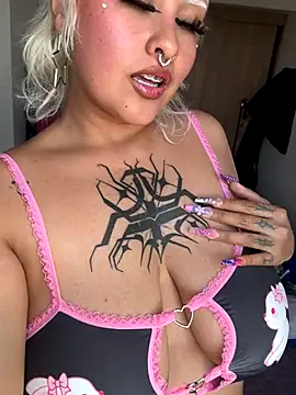 Snapshot of pink_maddy chatting on October 7, 8:50 pm pink maddy online show from October 7, 8:50 pm
