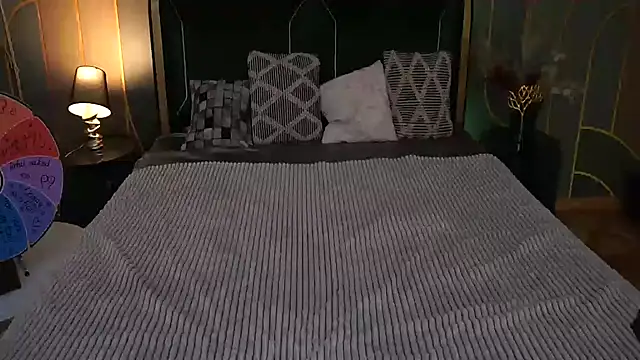 IvyLaurent online show from November 9, 8:34 am