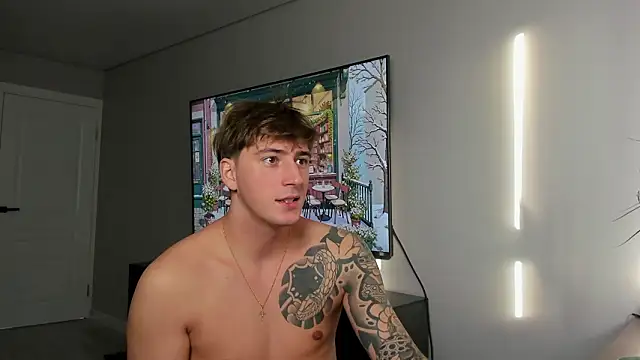 Snapshot of DaniHort chatting on February 7, 8:40 am DaniHort online show from February 7, 8:40 am