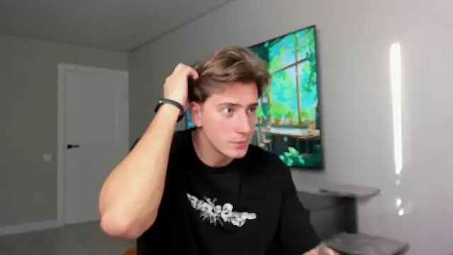 Snapshot of DaniHort chatting on February 24, 8:56 am DaniHort online show from February 24, 8:56 am