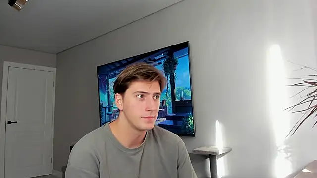 Snapshot of DaniHort chatting on March 3, 8:20 am DaniHort online show from March 3, 8:20 am