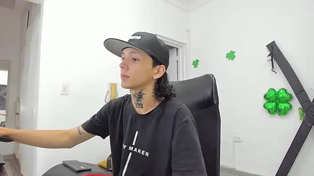 StraightBoy Nick online show from April 1, 4:57 am