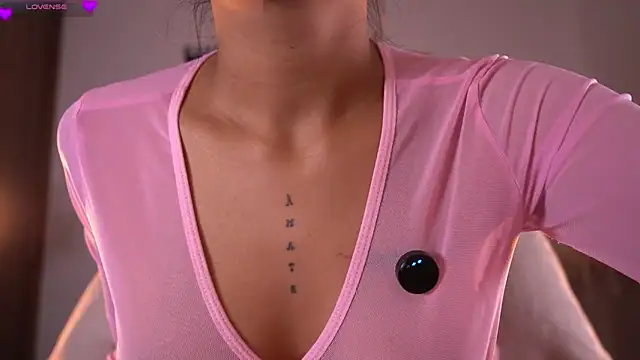 Snapshot of violeth____ chatting on February 9, 1:15 pm violeth online show from February 9, 1:15 pm