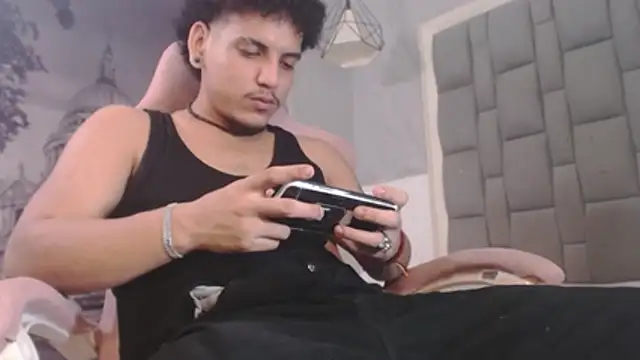 Xfire boy69 online show from January 13, 8:14 pm