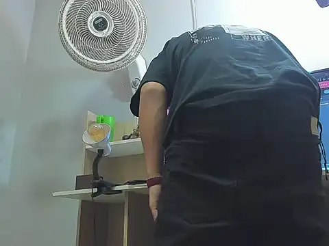 Xfire boy69 online show from February 24, 9:57 pm