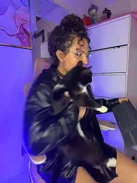 Dannaa Lovs online show from October 11, 5:33 pm