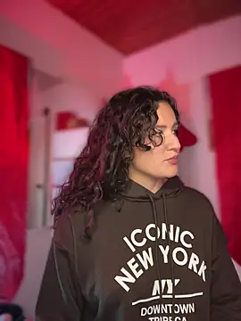 Dannaa Lovs online show from December 14, 11:15 am