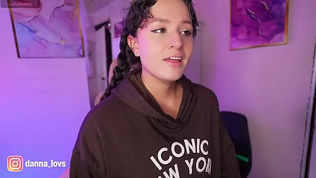 Dannaa Lovs online show from April 8, 10:48 am