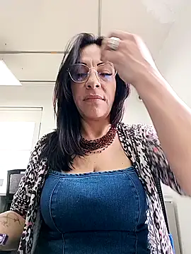 Snapshot of _Kamy_Hot chatting on December 5, 1:31 pm Kamy Hot online show from December 5, 1:31 pm