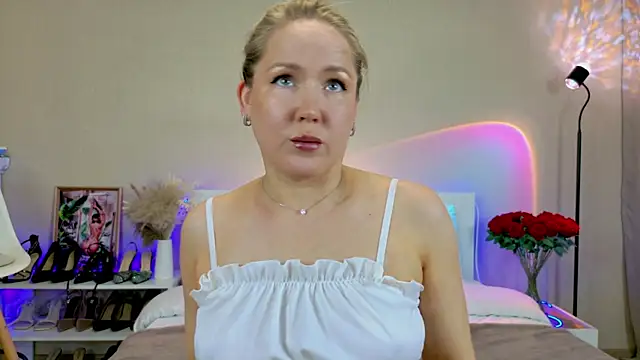 Snapshot of BethSun chatting on December 18, 5:30 pm BethSun online show from December 18, 5:30 pm