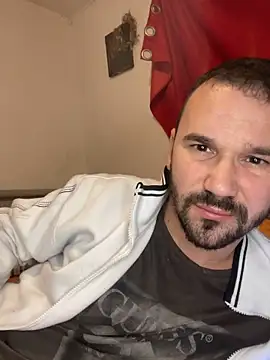 Ionut899xh online show from November 3, 1:40 am