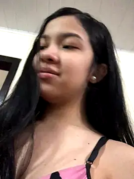 Snapshot of ashleyy20 chatting on November 3, 10:21 pm ashleyy20 online show from November 3, 10:21 pm