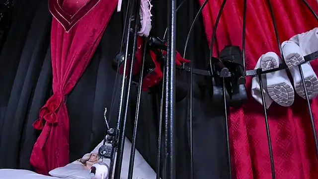 Snapshot of LiliThara chatting on February 24, 10:35 am LiliThara online show from February 24, 10:35 am