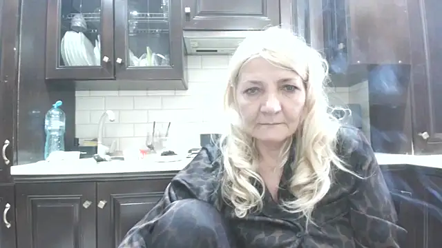 Snapshot of ButterflyBlondie chatting on June 16, 3:31 am ButterflyBlondie online show from June 16, 3:31 am