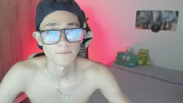 thiago kinghot online show from October 6, 10:40 pm