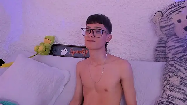 thiago kinghot online show from November 5, 4:18 pm