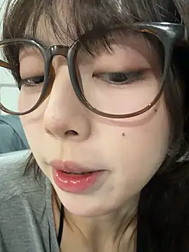 xuannv0000 online show from February 9, 9:35 am