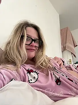 SuzieSub online show from April 27, 8:23 am