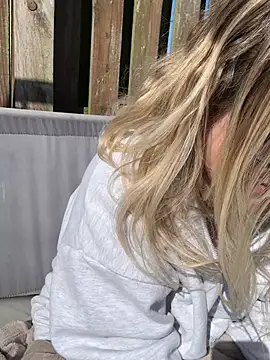 SuzieSub online show from April 29, 9:24 am