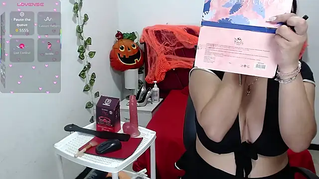 Julieta curvy69 online show from October 14, 12:17 pm