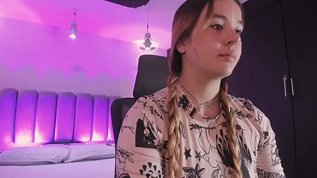 Snapshot of AlliceLover chatting on October 11, 11:31 am AlliceLover online show from October 11, 11:31 am