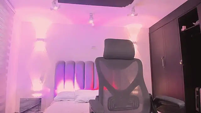 Snapshot of AlliceLover chatting on November 21, 12:04 pm AlliceLover online show from November 21, 12:04 pm