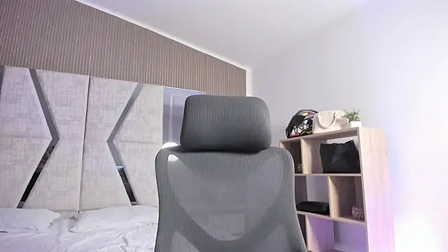 Snapshot of AlliceLover chatting on December 14, 11:59 am AlliceLover online show from December 14, 11:59 am