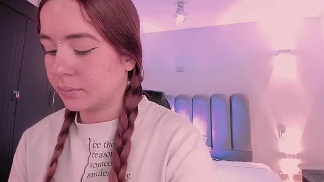 Snapshot of AlliceLover chatting on December 22, 11:51 am AlliceLover online show from December 22, 11:51 am