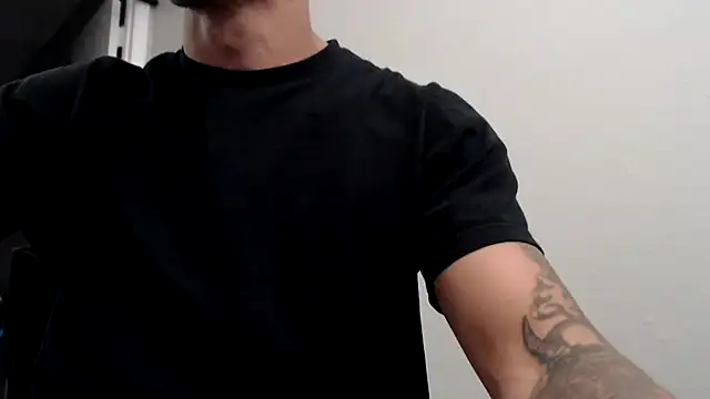 Snapshot of tanjir020 chatting on December 17, 10:10 am tanjir020 online show from December 17, 10:10 am