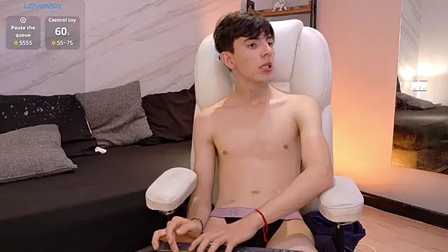 Snapshot of mathias_saenz chatting on February 20, 7:47 pm mathias saenz online show from February 20, 7:47 pm