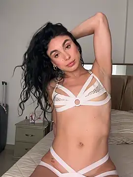 Snapshot of MonicaSalvatore chatting on January 10, 12:01 am MonicaSalvatore online show from January 10, 12:01 am