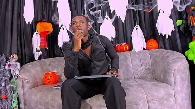 Snapshot of latin_night chatting on October 28, 12:14 am latin night online show from October 28, 12:14 am