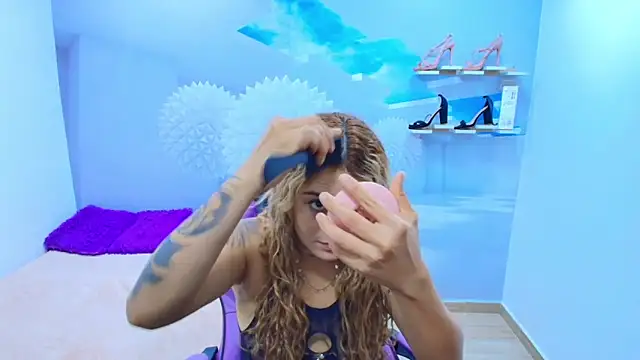 Snapshot of ESMERALDA-BLUE chatting on September 18, 8:55 pm ESMERALDA-BLUE online show from September 18, 8:55 pm