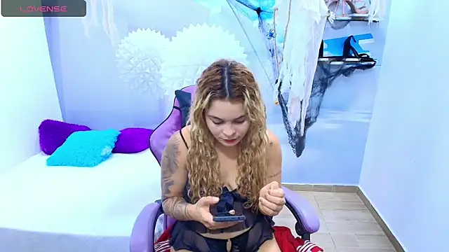 Snapshot of ESMERALDA-BLUE chatting on October 16, 9:16 pm ESMERALDA-BLUE online show from October 16, 9:16 pm