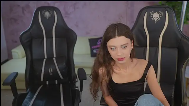 Snapshot of Regina_Sweet054 chatting on November 12, 7:24 pm Regina Sweet054 online show from November 12, 7:24 pm