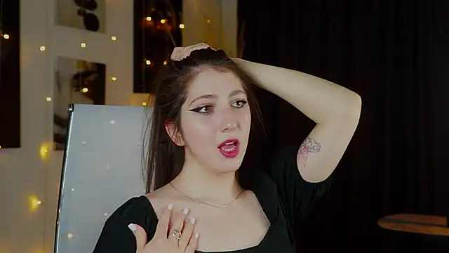 Mary Miiller online show from December 2, 9:36 am