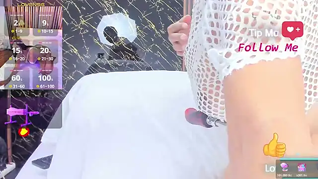 Snapshot of emma_liz2 chatting on November 13, 12:15 pm emma liz2 online show from November 13, 12:15 pm